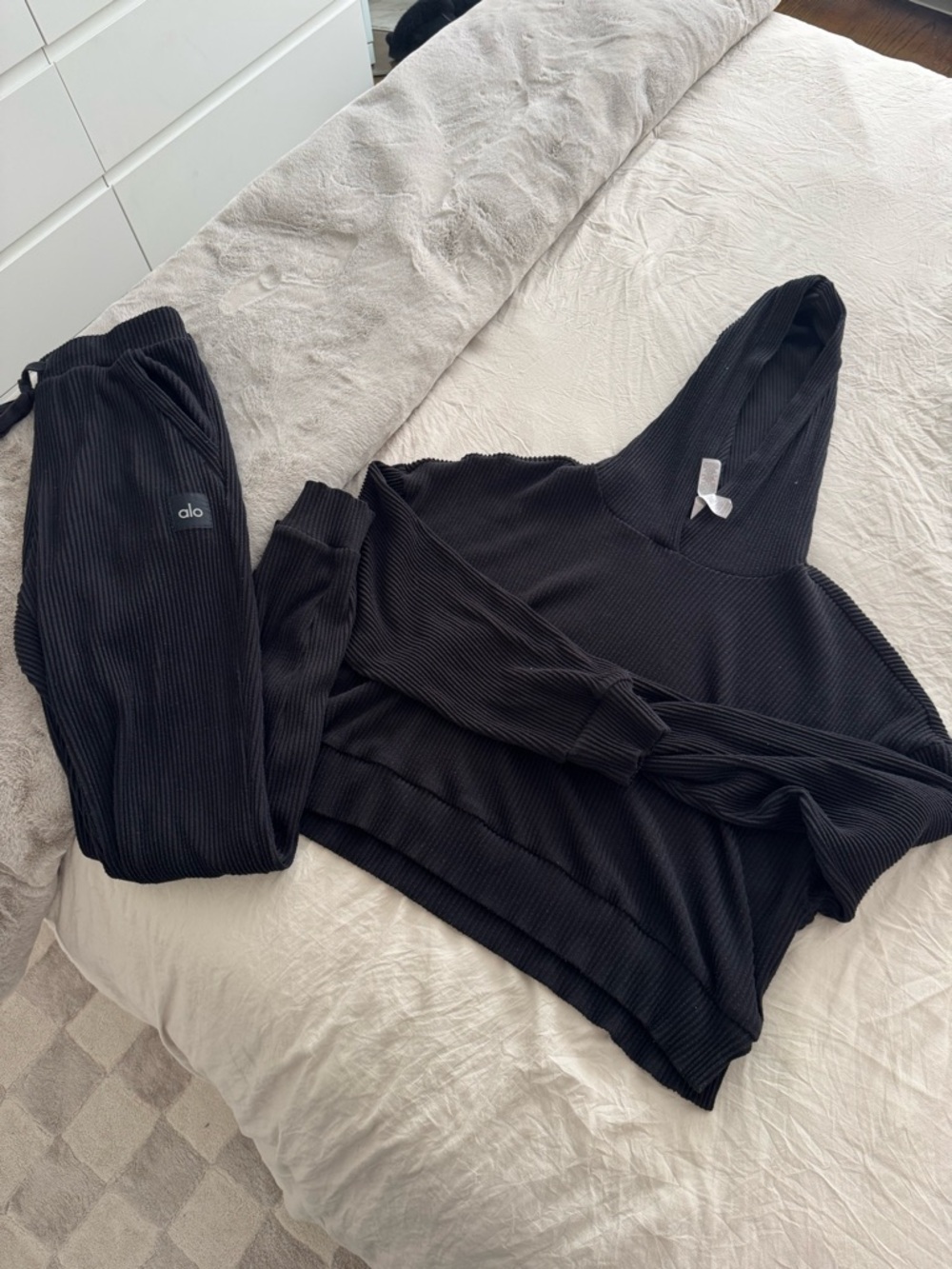 Alo muse hoodie and muse sweatpant - black